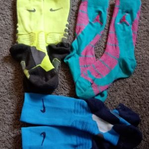 3 pairs of socks